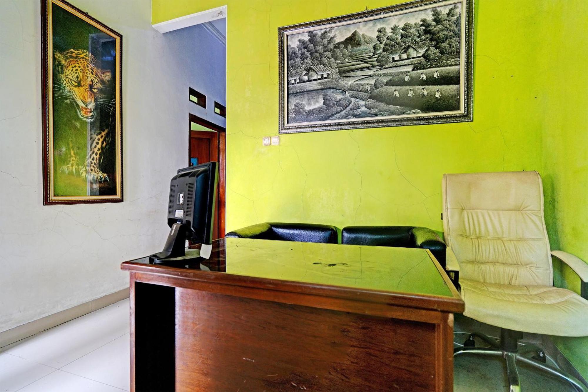 Oyo 91955 Pondokan Cempaka Cirebon Eksteriør bilde