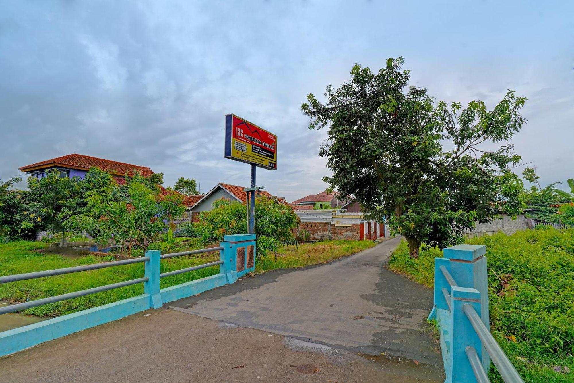 Oyo 91955 Pondokan Cempaka Cirebon Eksteriør bilde